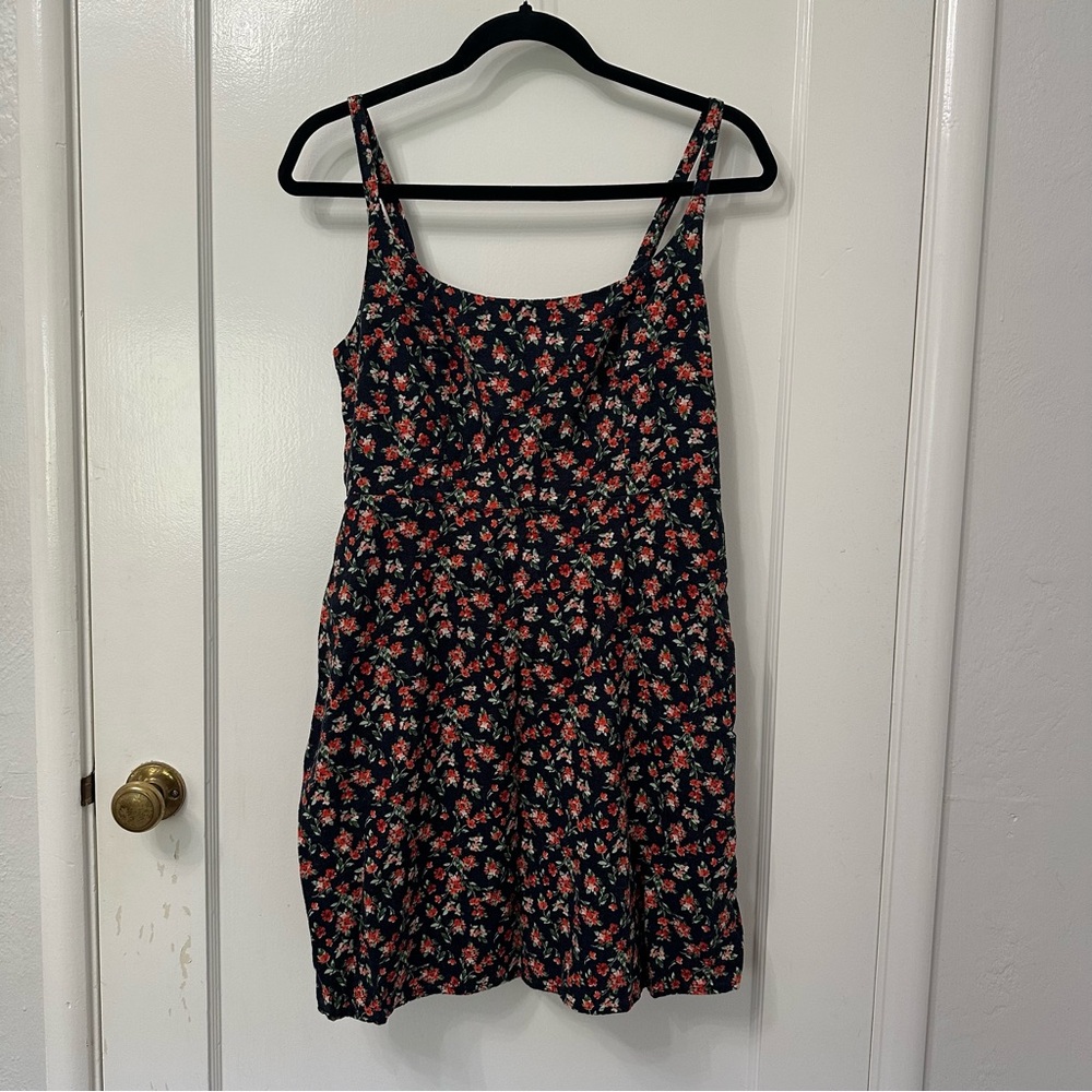 Old Navy | Floral Mini Dress | Size M | 90s Vibes + Pockets 🌹